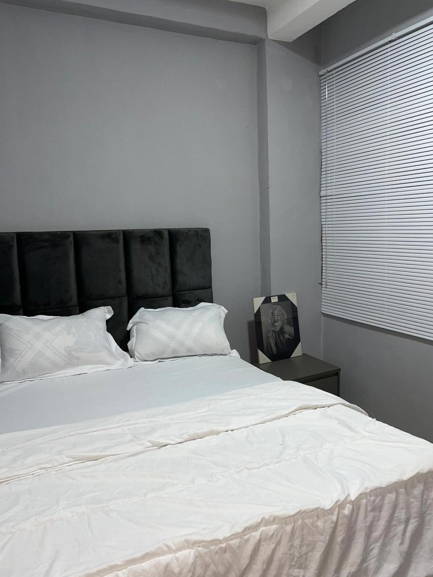 Ecolinkshouse Villa Yaounde Bagian luar foto