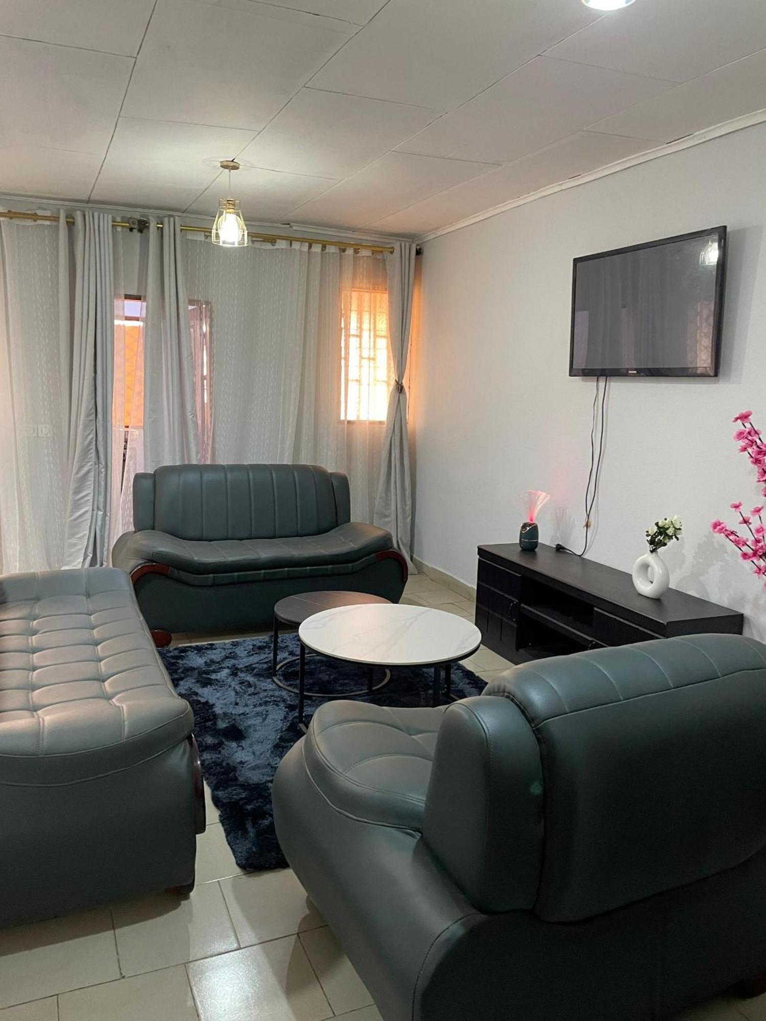 Ecolinkshouse Villa Yaounde Bagian luar foto